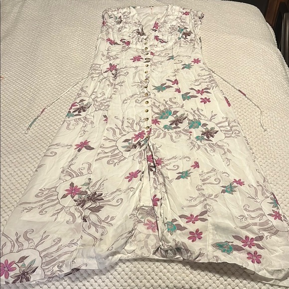 Floral Button-Down Women's Top - White and Purple - Picture 4 of 6